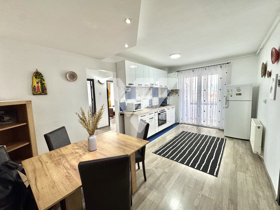 Apartament renovat 3 camere mobilat, etaj 5, lift - Vasile Aaron Sibiu