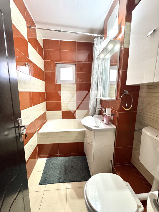 Apartament renovat 3 camere mobilat, etaj 5, lift - Vasile Aaron Sibiu