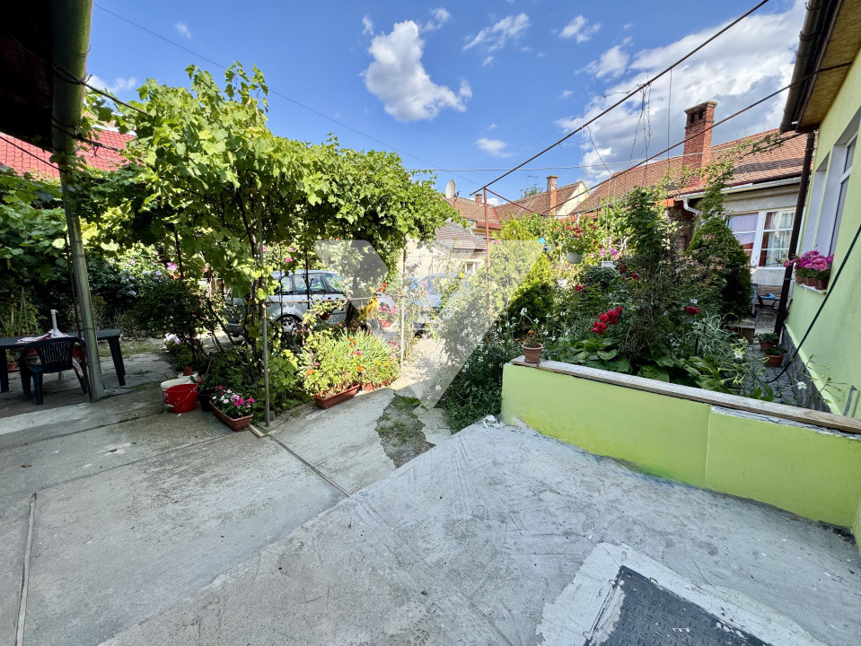 Apartament la casa 2 camere renovat, pivnita zona Piata Cluj Central 