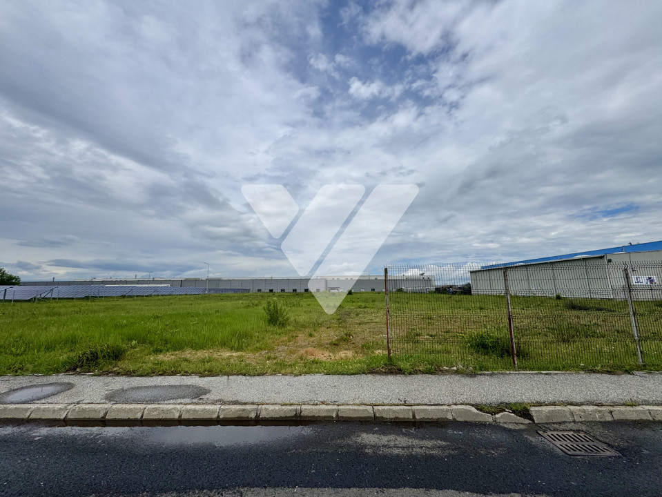 Teren intravilan industrial 11.059 mp, PUZ aprobat, asfalt - zona Vest