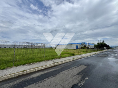 Teren intravilan industrial 11.059 mp, PUZ aprobat, asfalt - zona Vest