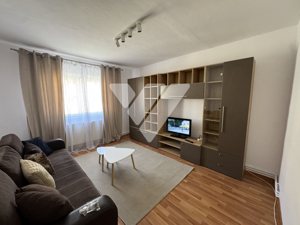 Garsoniera decomandata de inchiriat, balcon, etaj 3 zona Strand Sibiu
