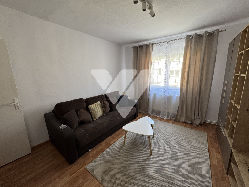 Garsoniera decomandata de inchiriat, balcon, etaj 3 zona Strand Sibiu