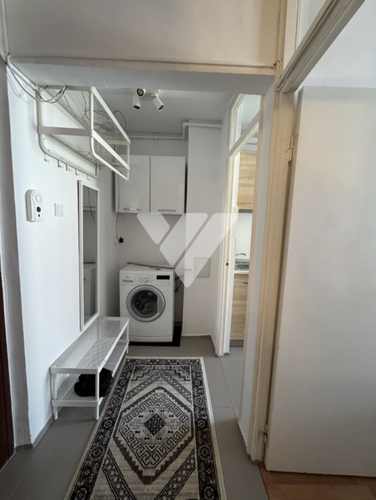 Garsoniera decomandata de inchiriat, balcon, etaj 3 zona Strand Sibiu