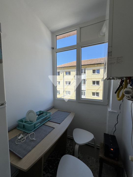 Garsoniera decomandata de inchiriat, balcon, etaj 3 zona Strand Sibiu