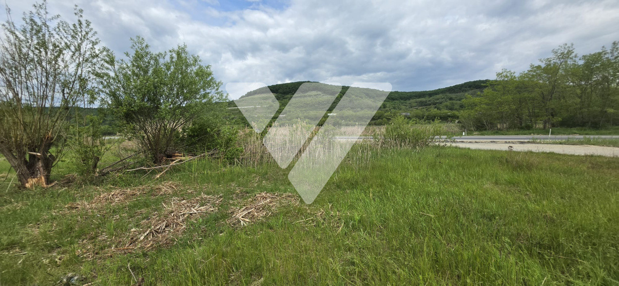 Teren intravilan industrial 2.779 mp de vânzare, DN1 Cristian, Sibiu