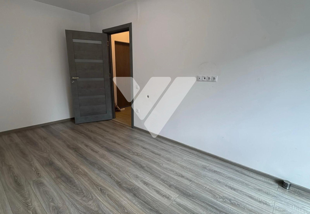Apartament 2 camere la parter loc de parcare geam la baie