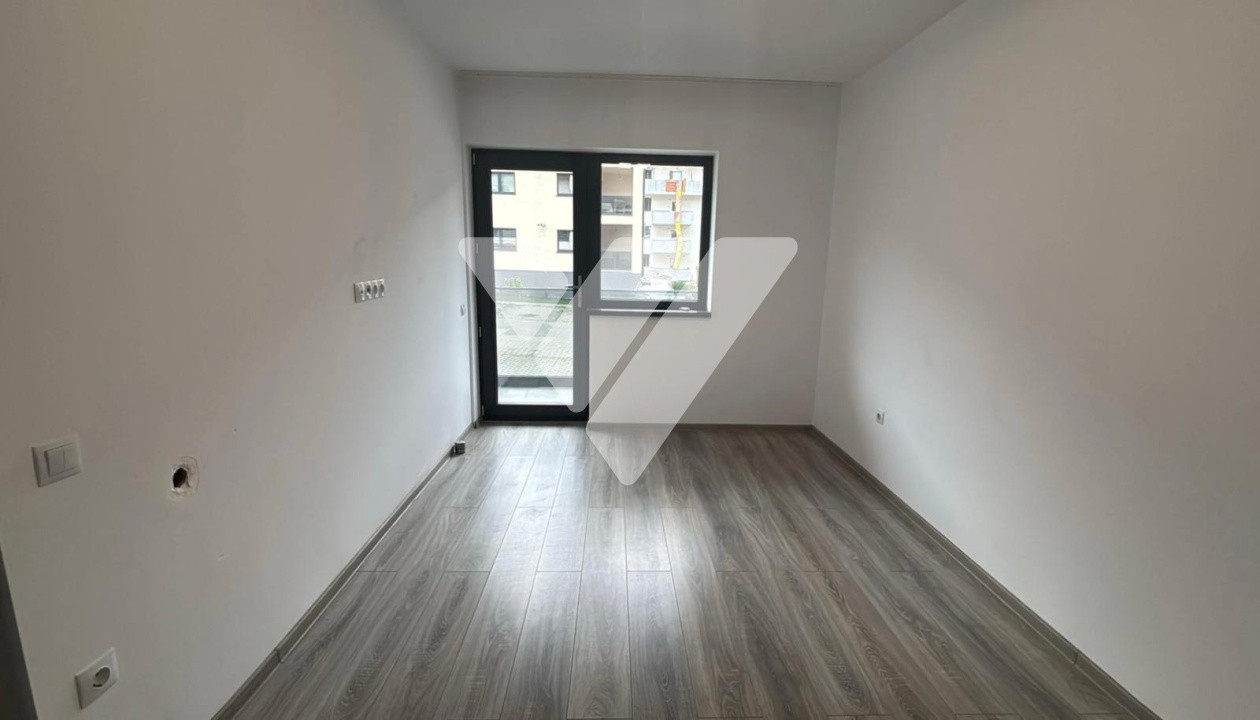 Apartament 2 camere la parter loc de parcare geam la baie