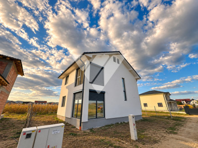 Casa individuala premium 4 camere 2 bai teren 310 mp Cristian Sibiu