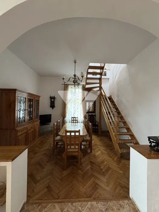 Apartament la casa de inchiriat - 172 MPU - Curte comuna - Sibiu Central