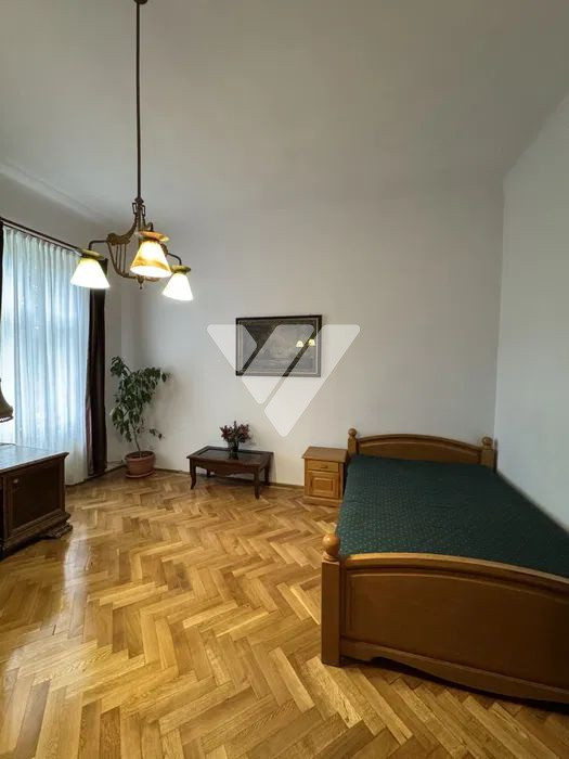 Apartament la casa de inchiriat - 172 MPU - Curte comuna - Sibiu Central