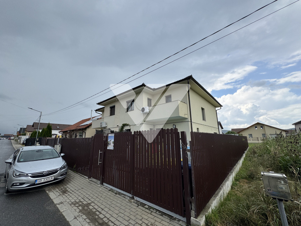 Casa moderna tip duplex 4 camere si teren 250 mp - Cristian Sibiu