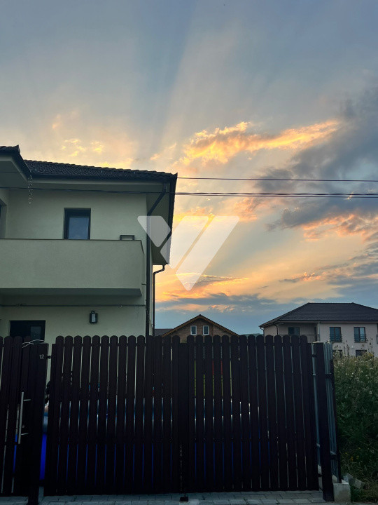 Casa moderna tip duplex 4 camere si teren 250 mp - Cristian Sibiu