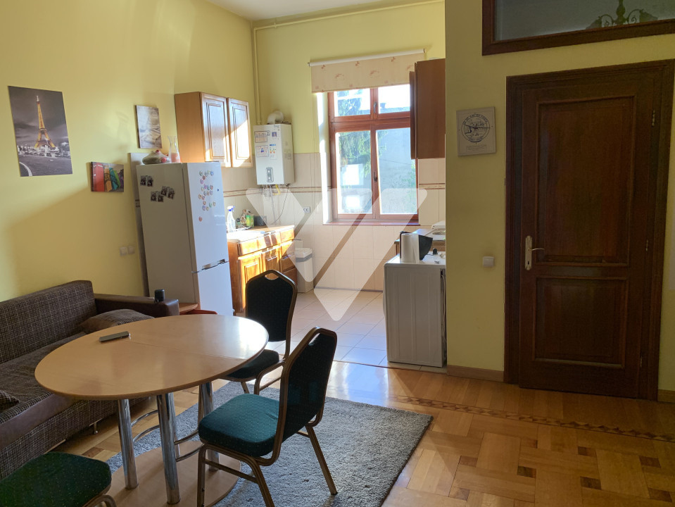 Apartament 2 camere 82 mp etaj 2 pod si pivnita - Piata Mare Sibiu