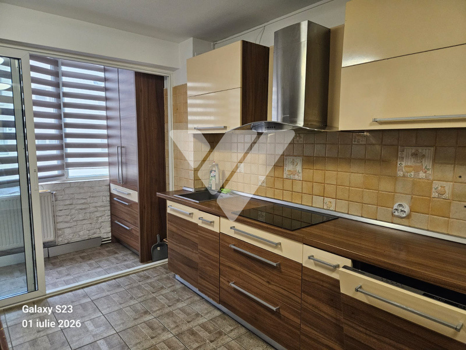 Apartament 3 camere de inchiriat 70 mp etaj 1 lift zona Vasile Aaron