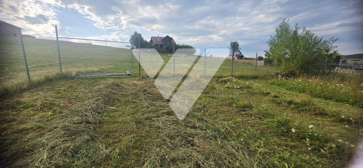 Teren intravilan 2014 mp de vanzare in Tocile Sibiu - parcelabil