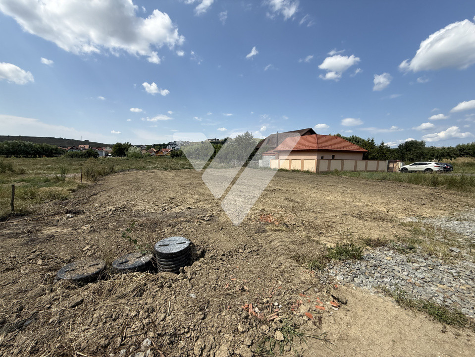 Teren 649 mp, front 24m, autorizatie constructie si utiliati Sura Mare