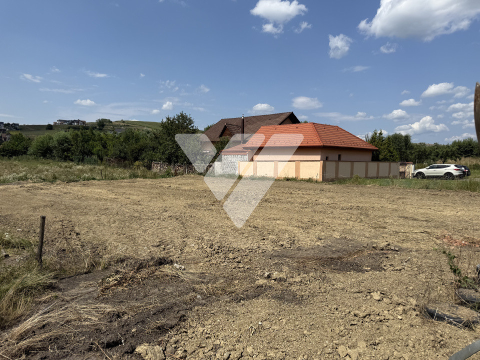 Teren 649 mp, front 24m, autorizatie constructie si utiliati Sura Mare