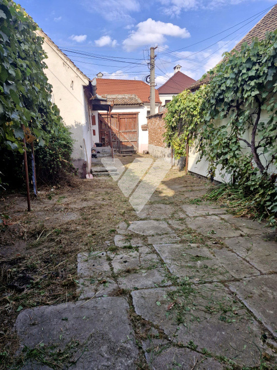 Casa individuala, 2 corpuri cladire si teren 760 mp - Saliste Sibiu
