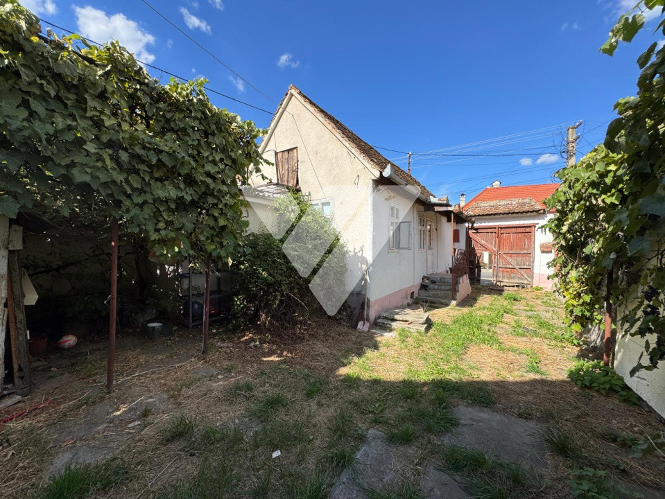 Casa individuala, 2 corpuri cladire si teren 760 mp - Saliste Sibiu