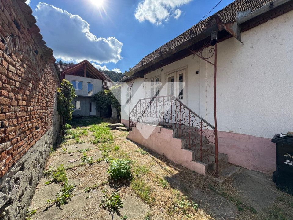 Casa individuala, 2 corpuri cladire si teren 760 mp - Saliste Sibiu