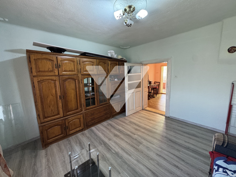 Casa individuala 5 camere cu teren 371 mp zona centrala Sadu Sibiu