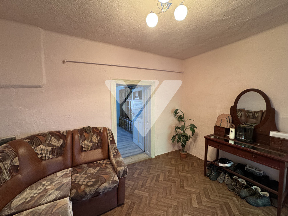 Casa individuala 5 camere cu teren 371 mp zona centrala Sadu Sibiu