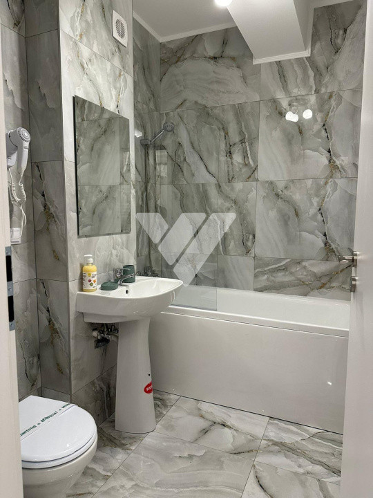 Apartament 3 camere, 100 mp, mobilat, de închiriat, zonă centrală
