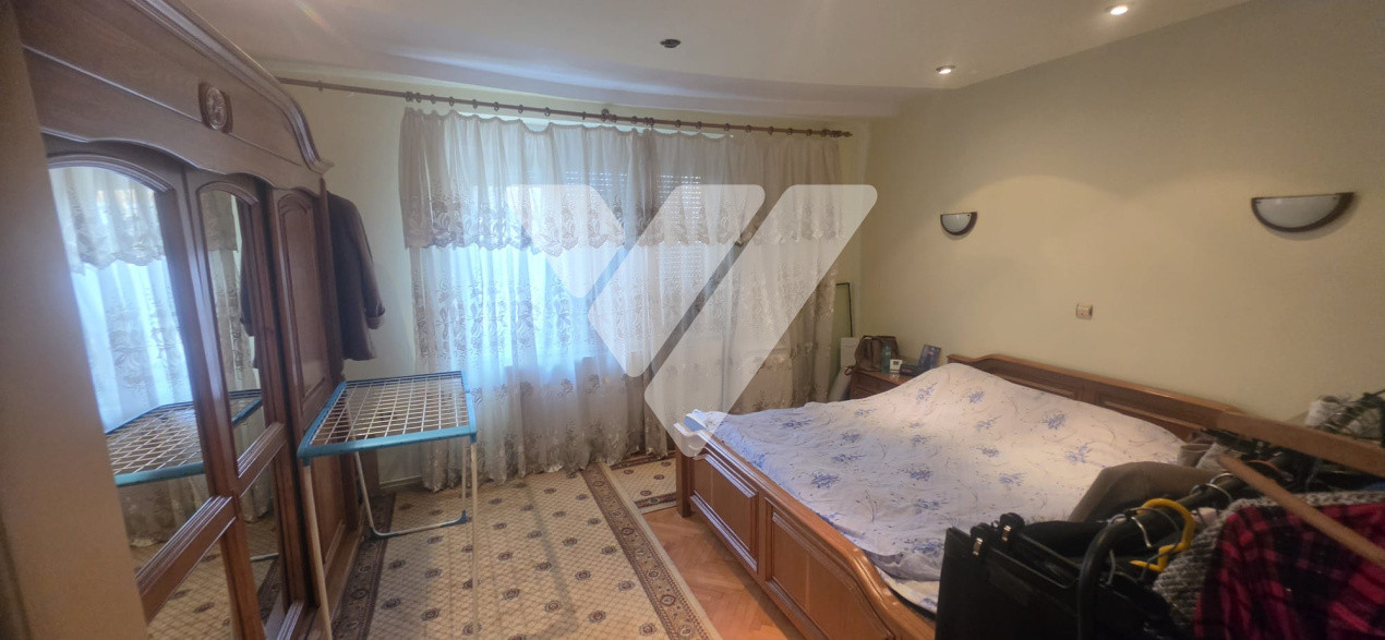 Casă spațioasă cu 2 intrări separate, garaj și curte de 650 mp, SIBIU
