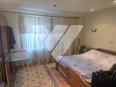 Casă spațioasă cu 2 intrări separate, garaj și curte de 650 mp, SIBIU