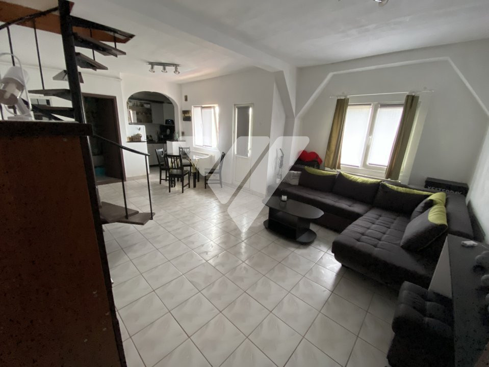 Apartament la mansarda de vanzare 3 camere balcon 62 mpu Rahova Sibiu