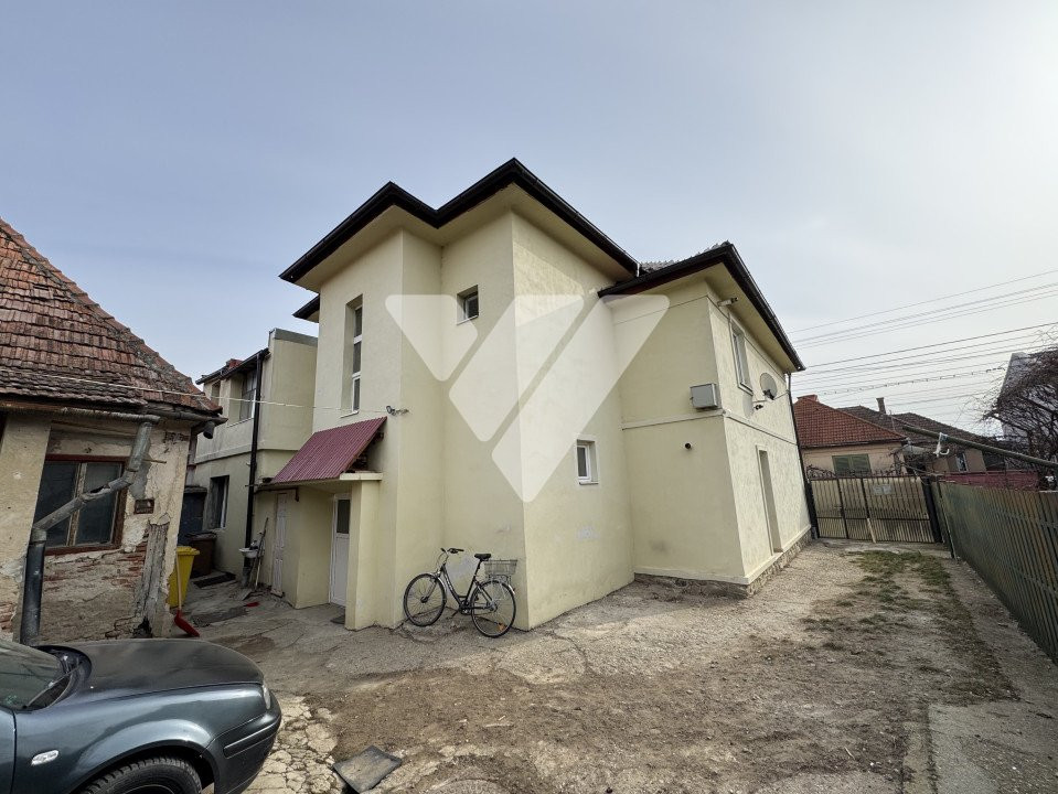 Doua apartamente la casa etaj 1 de vanzare 140 mp zona Hipodrom Sibiu