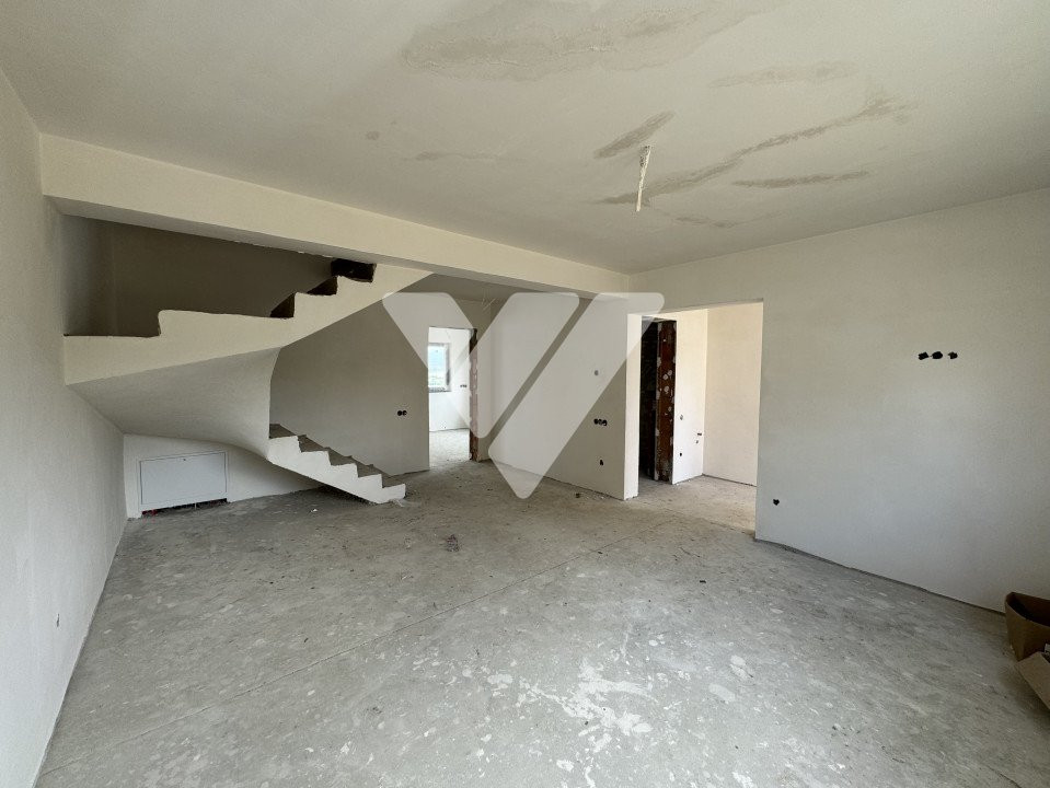 Casa duplex 4 camere cu pivnita si teren 300 mp - Calea Cisnadiei