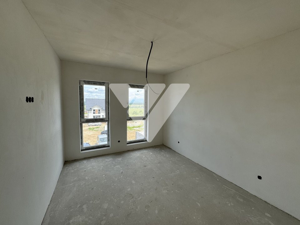 Casa duplex 4 camere cu pivnita si teren 300 mp - Calea Cisnadiei