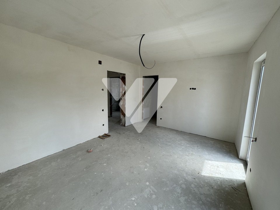 Casa duplex 4 camere cu pivnita si teren 300 mp - Calea Cisnadiei