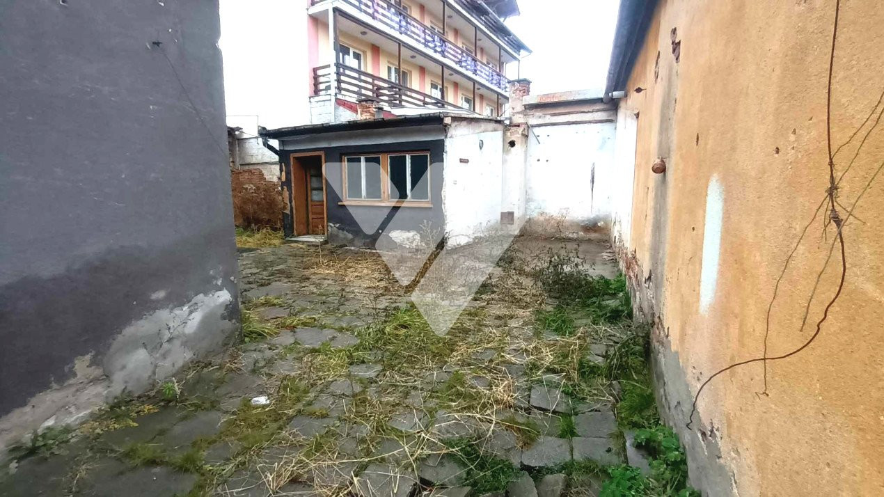 Casă de renovat/demolat, 17m deschidere, Turnișor, teren 250 mp!