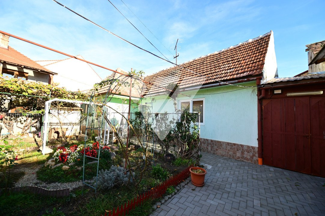 Casa cu 2 camere si bucatarie, 56 mpu, teren 90 mp - Piata Cluj, Sibiu