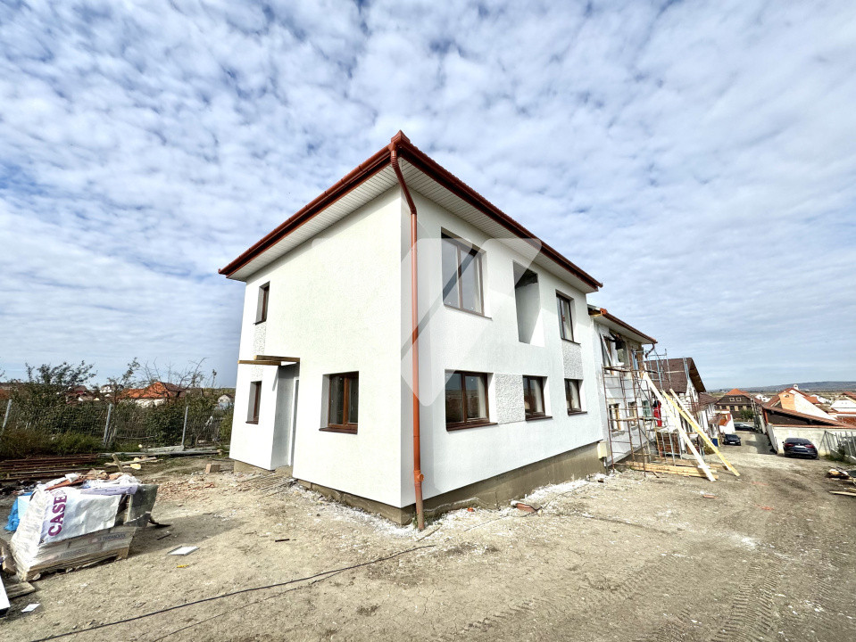 Casa tip duplex 4 camere 2 bai si teren 300 mp - Sura Mica Sibiu