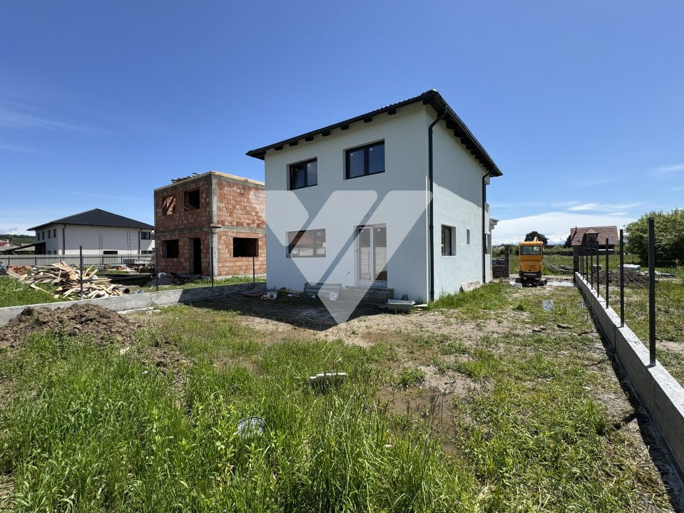 Casa individuala 4 camere 2 bai teren 284 mp in Cristian Sibiu