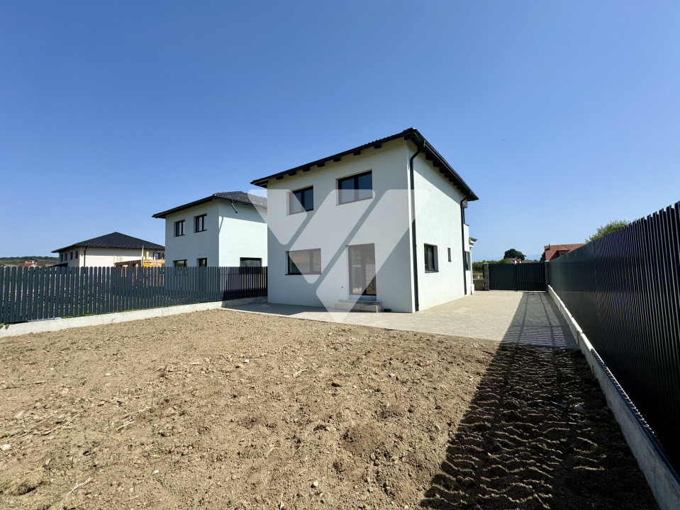 Casa individuala 4 camere 2 bai teren 284 mp in Cristian Sibiu