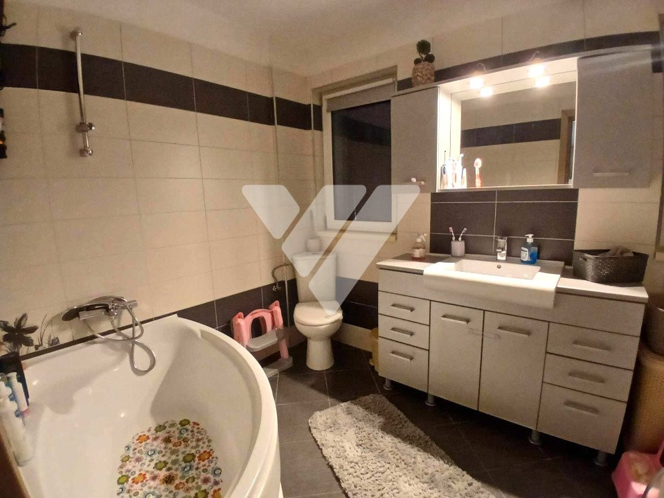 Apartament 3 camere 76 mp utili etaj 1  zona Pictor Brana Selimbar