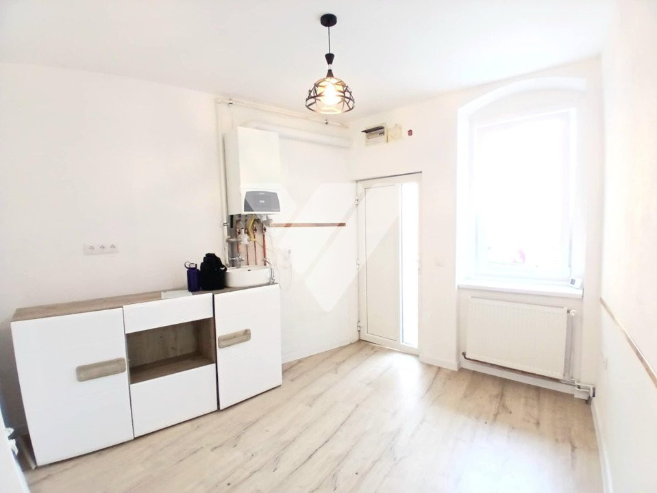 Oportunitate - Garsoniera decomandata + 30 mp curte Centru Sibiu 