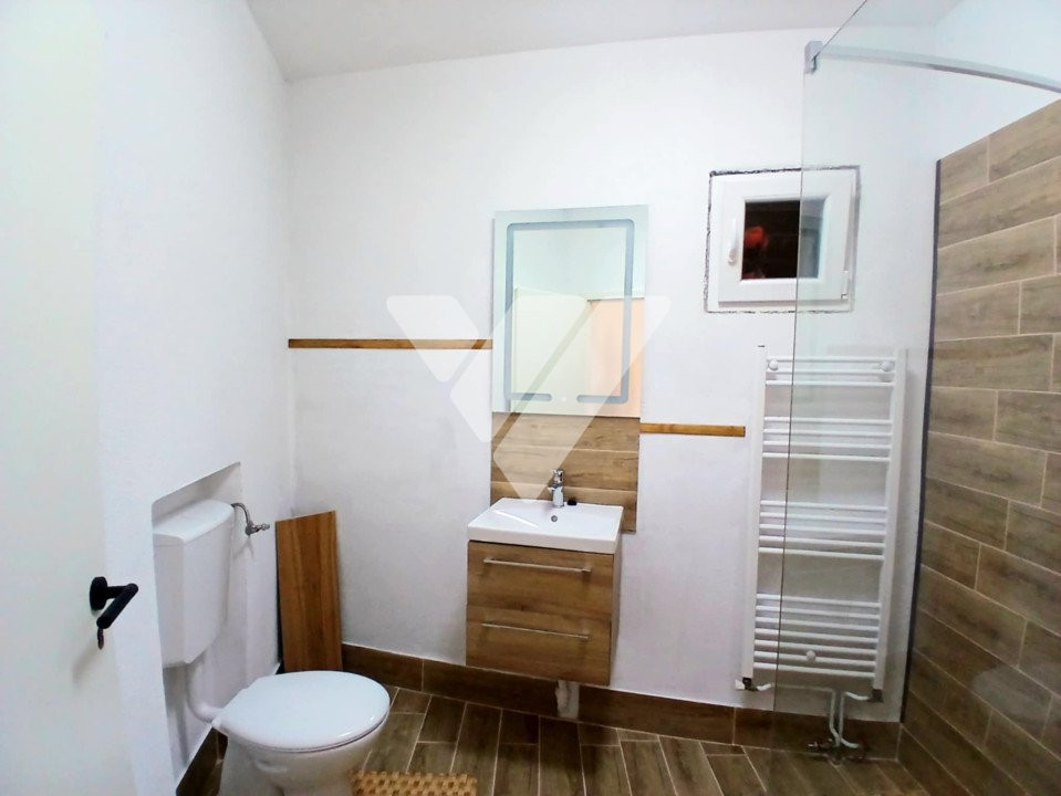 Oportunitate - Garsoniera decomandata + 30 mp curte Centru Sibiu 
