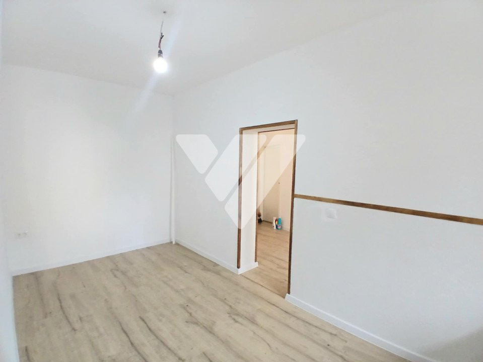 Oportunitate - Garsoniera decomandata + 30 mp curte Centru Sibiu 