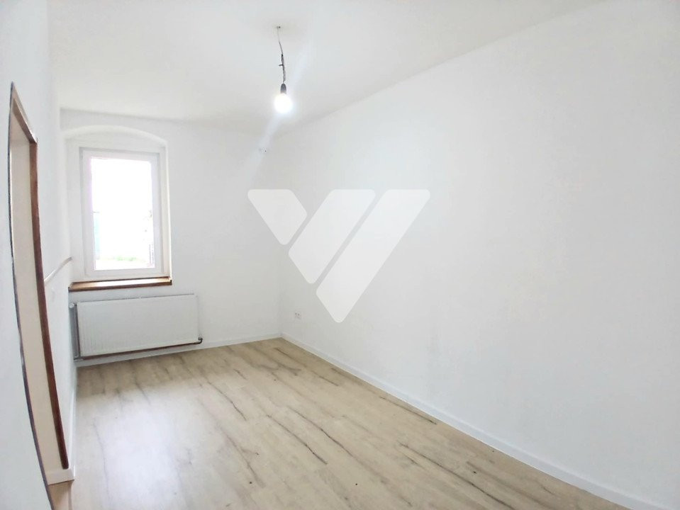 Oportunitate - Garsoniera decomandata + 30 mp curte Centru Sibiu 