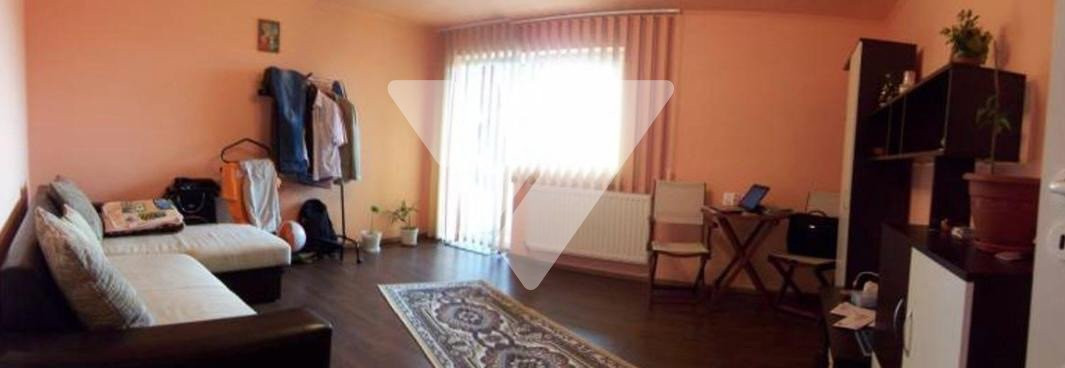Apartament spațios pe două nivele, 4 camere, Valea Aurie