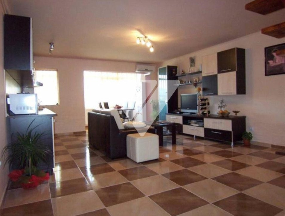 Apartament spațios pe două nivele, 4 camere, Valea Aurie