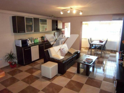 Apartament spațios pe două nivele, 4 camere, Valea Aurie