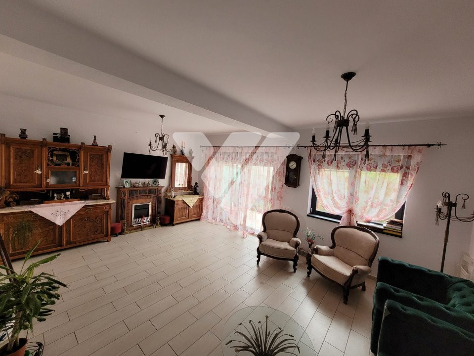 Casa triplex 4 camere cu teren si terasa de vanzare in Selimbar Sibiu