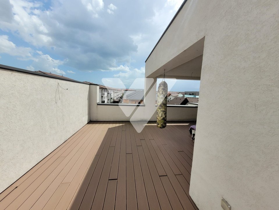 Casa triplex 4 camere cu teren si terasa de vanzare in Selimbar Sibiu